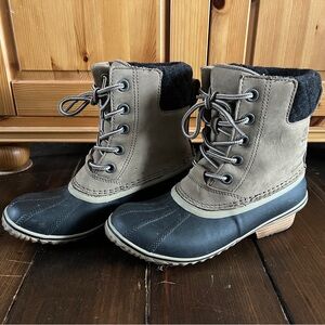 Stylish Women's Tan and Black Boots